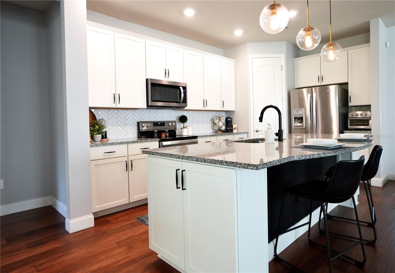 Breakfast bar at the kitchen island.