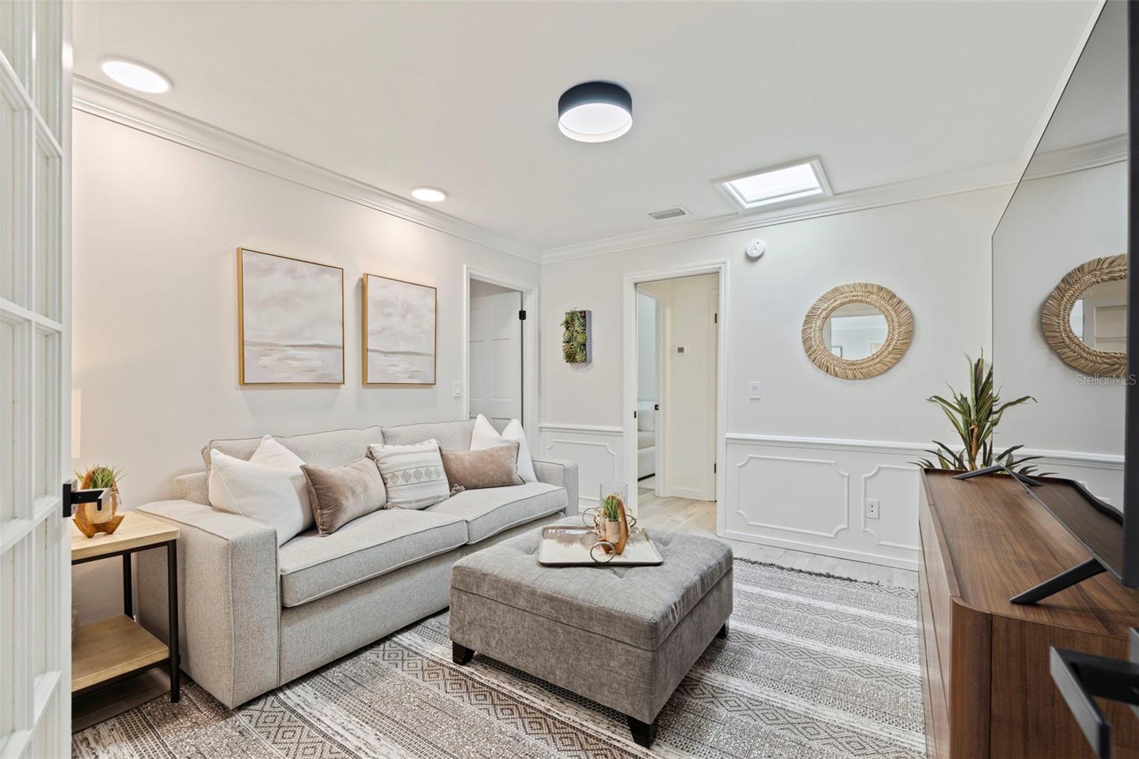 Sitting room or private office area