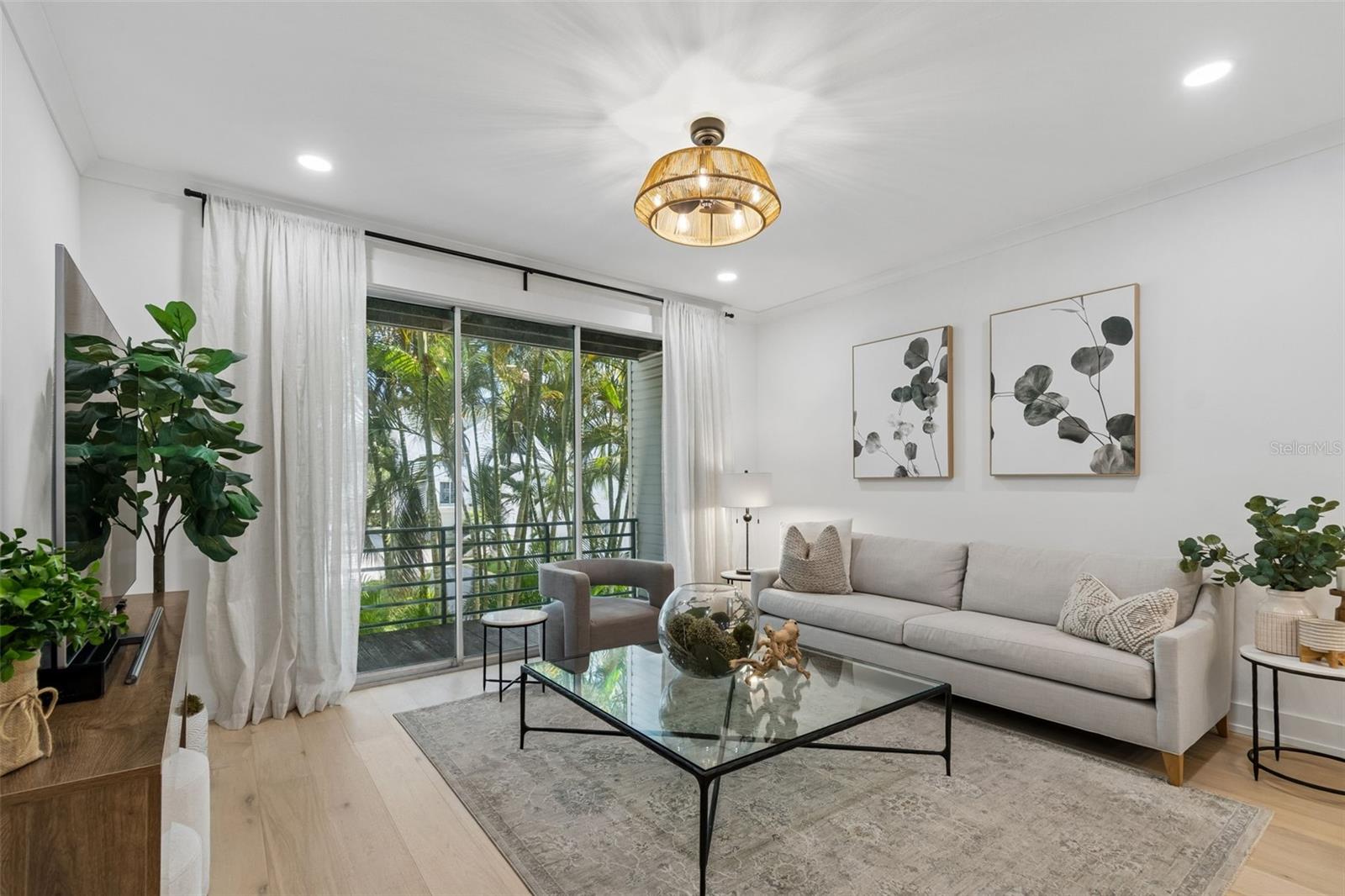 Spacious living room