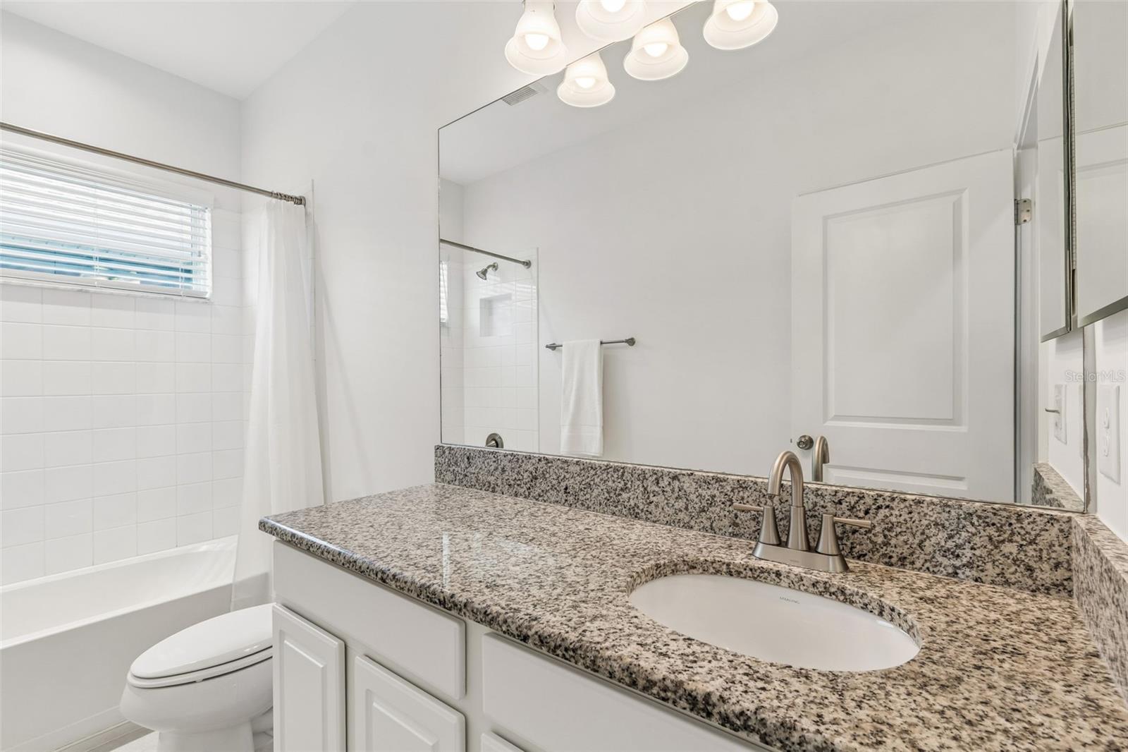 Upstairs full bathroom