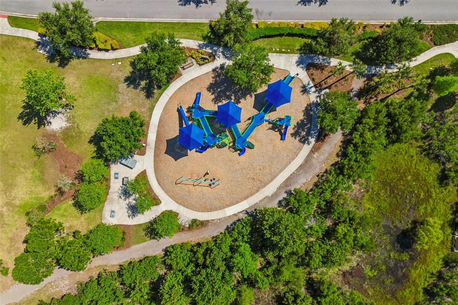 Playground 2 minute walk from home