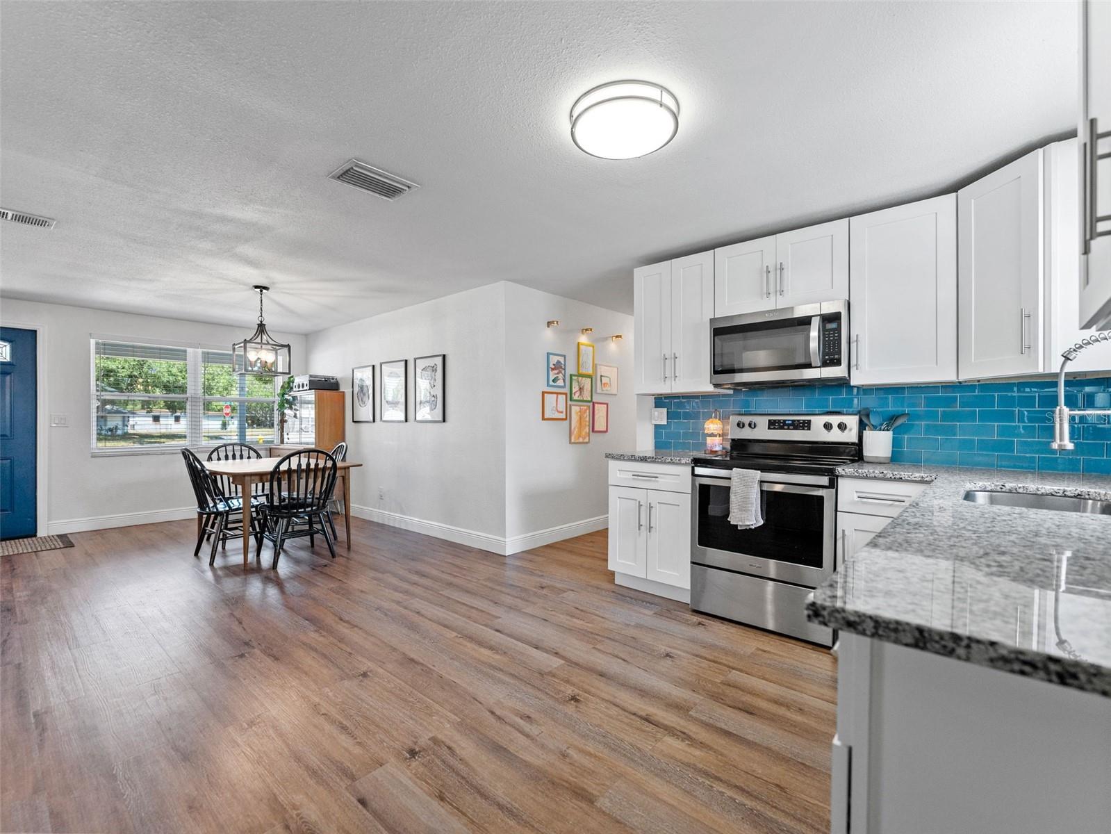 White shaker cabinets with dovetail drawers and quiet close cabinets