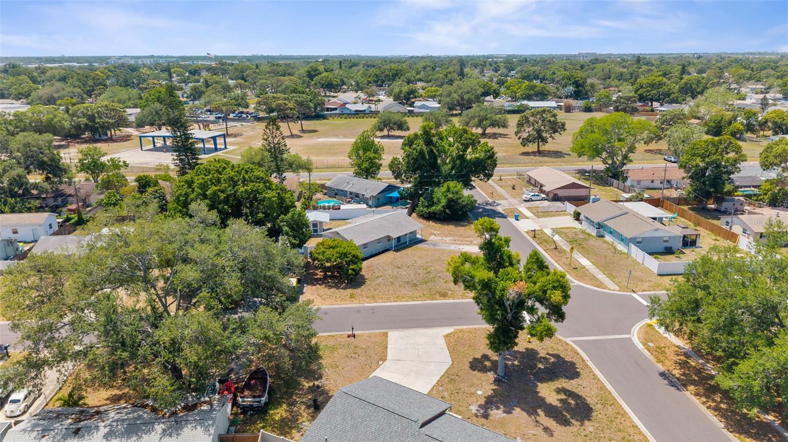 Conveniently located in Seminole right next to Bardmoor Elementary