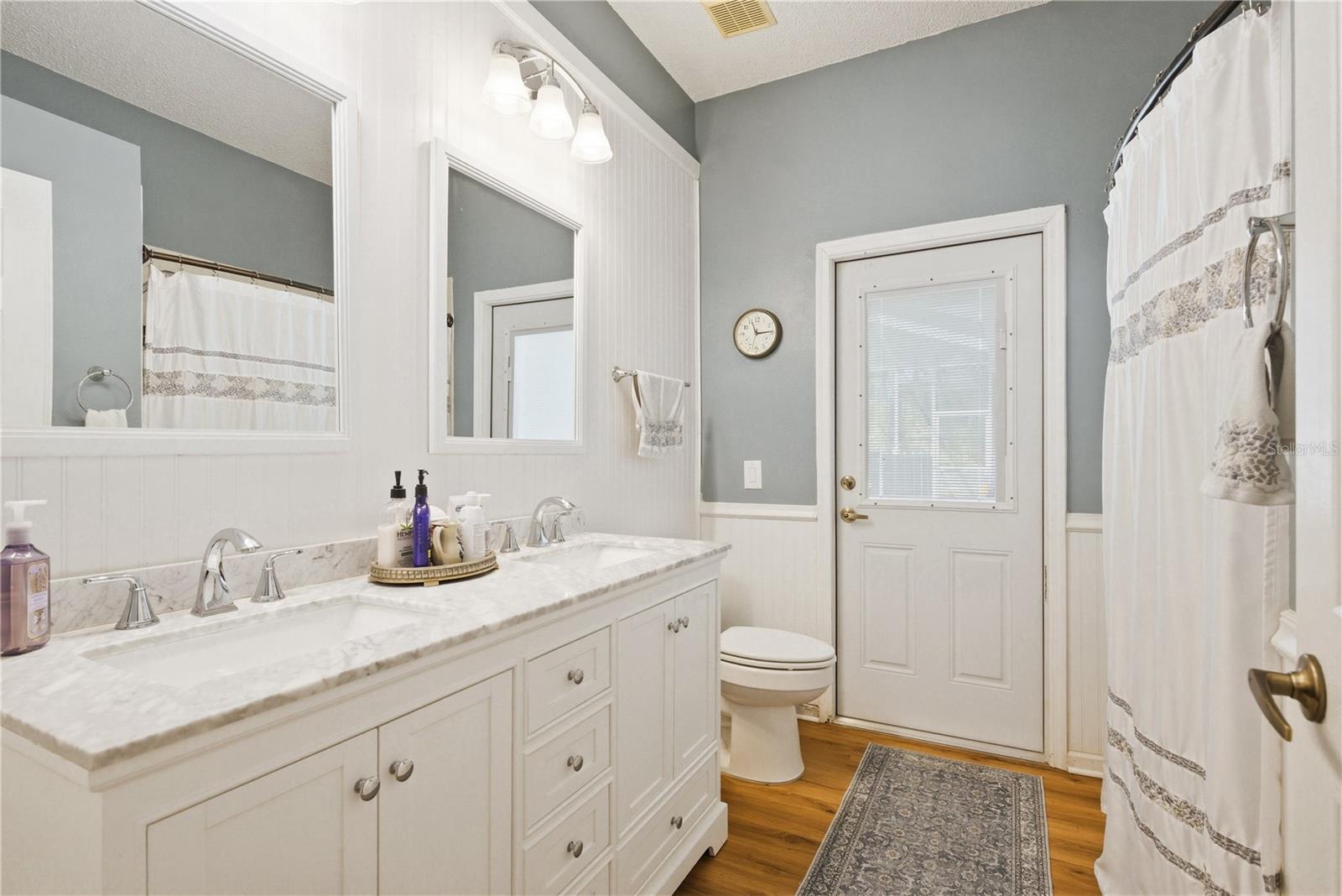 Main Bathroom has Pool access