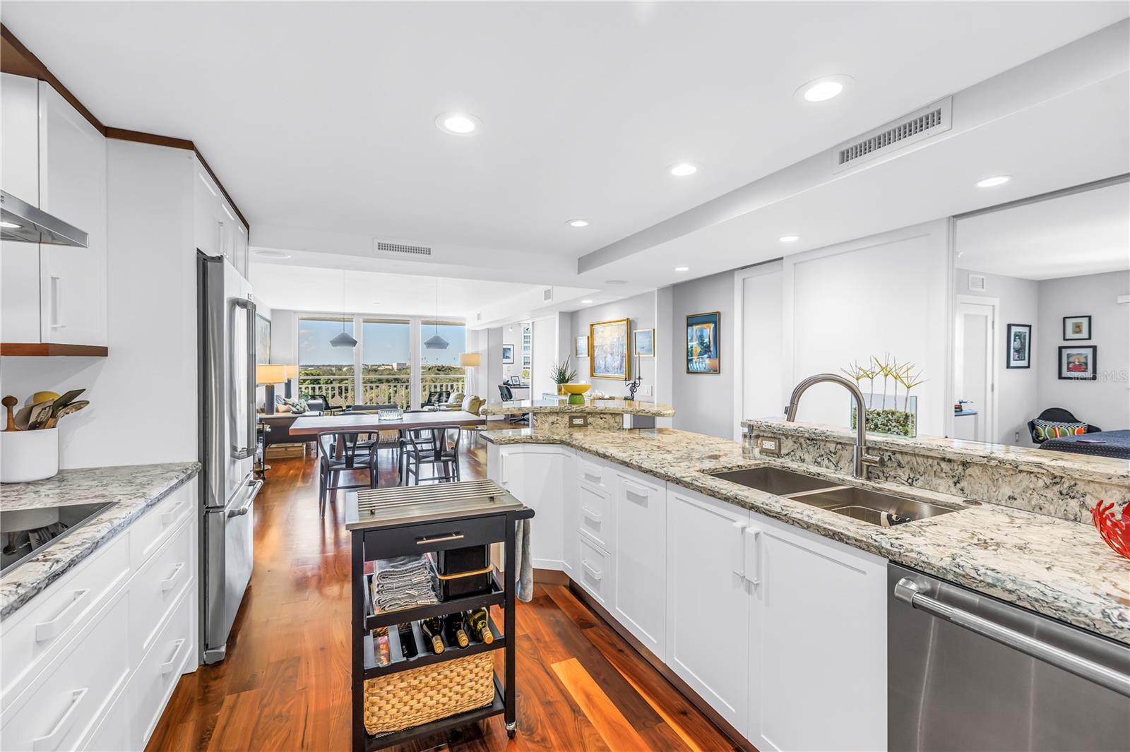 Moveable work table for the kitchen