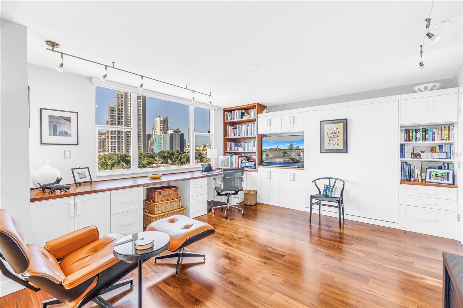 2nd Bedroom with ensuite bathroom and stunning views of Downtown St Petersburg