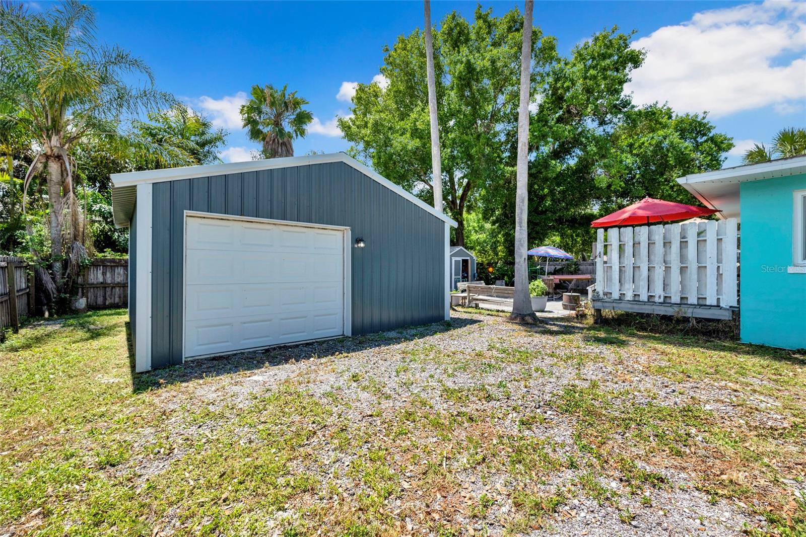 Oversized 1-Car Garage