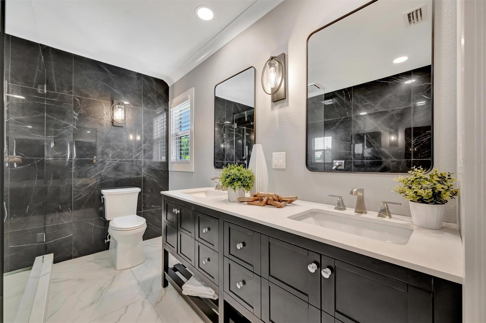 En-suite master bath