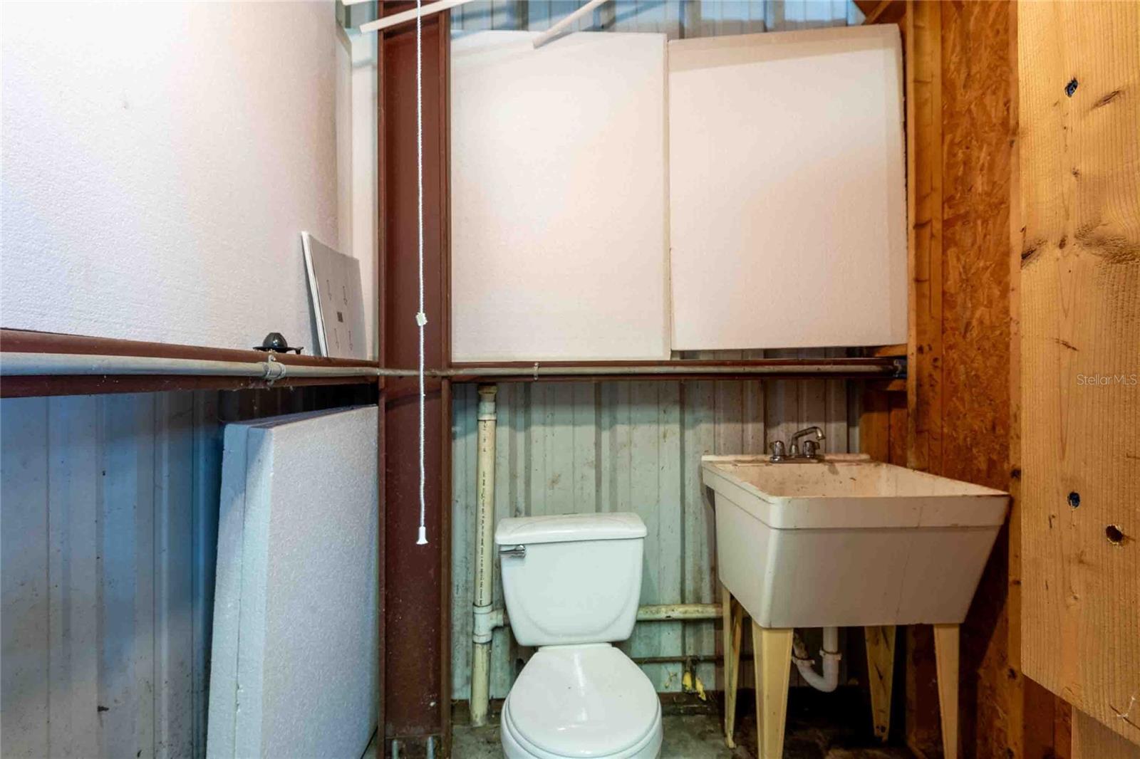 Bath in workshop with running water.