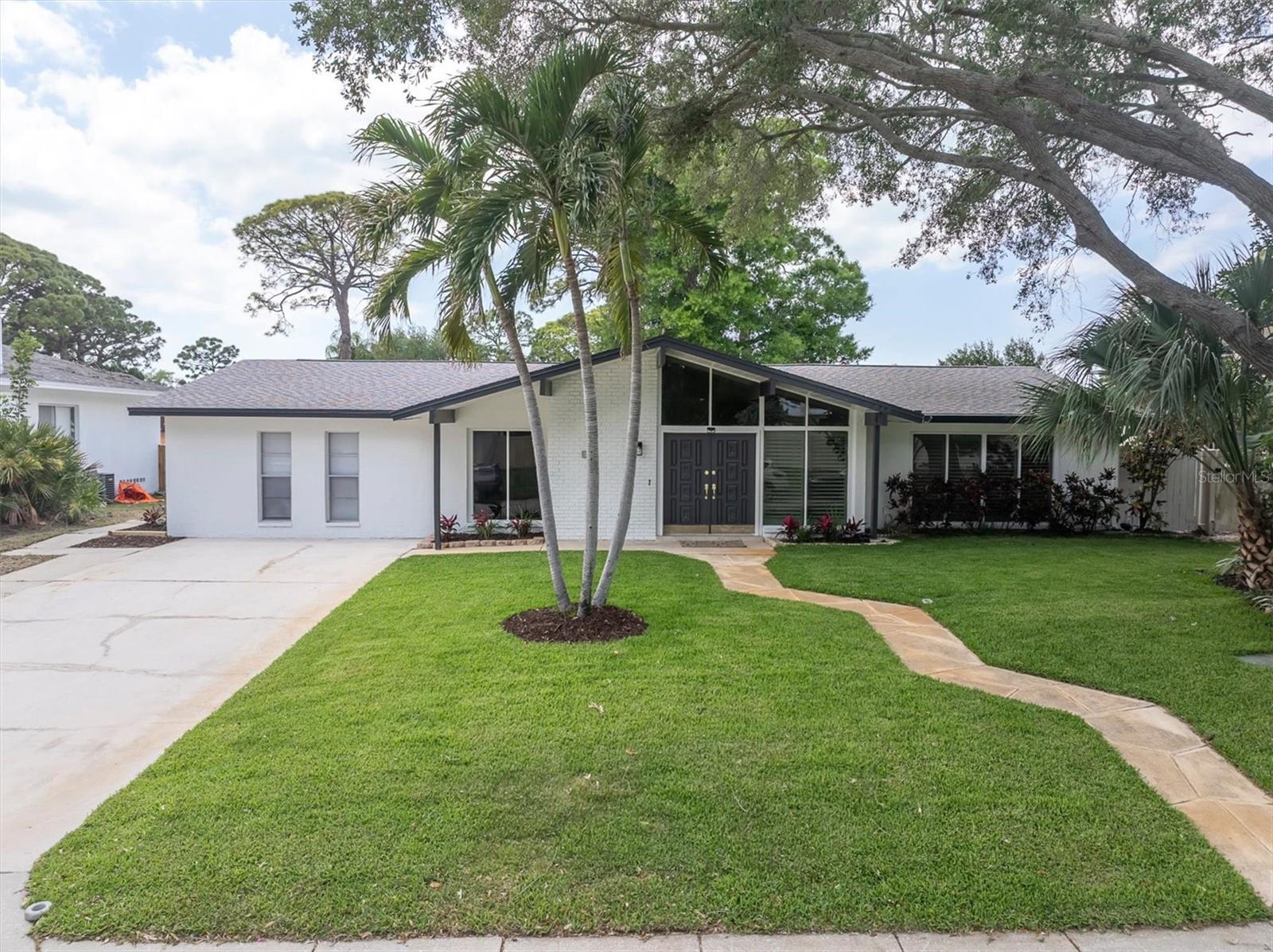 About 4.5 minutes from the beach, Seminole City Center, parks, and much more