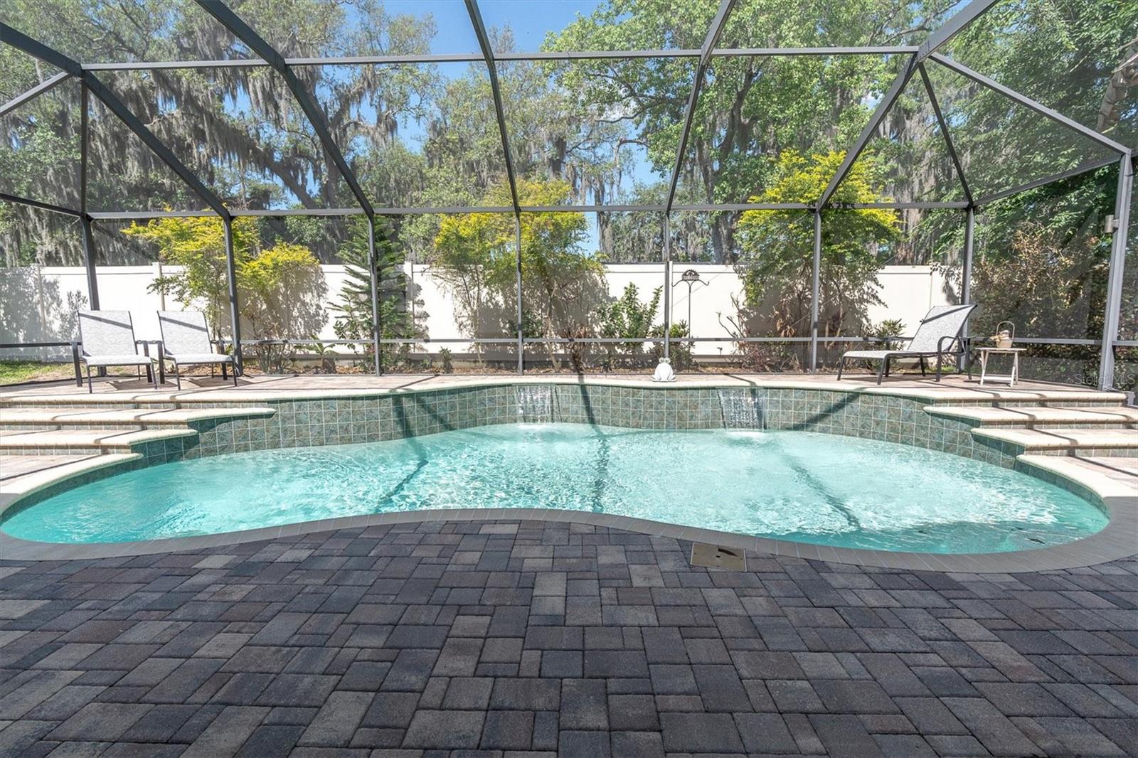 RESORT STYLE OUTDOOR LIVING