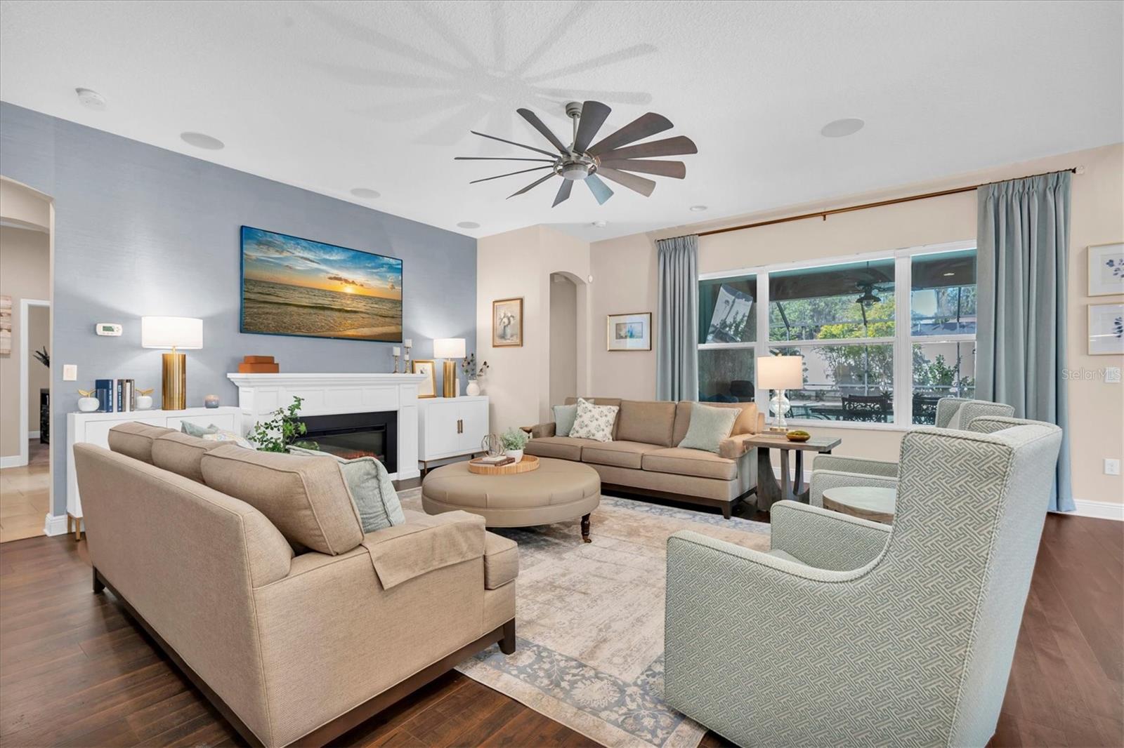 PROFESSIONALLY DESIGNED GREAT ROOM