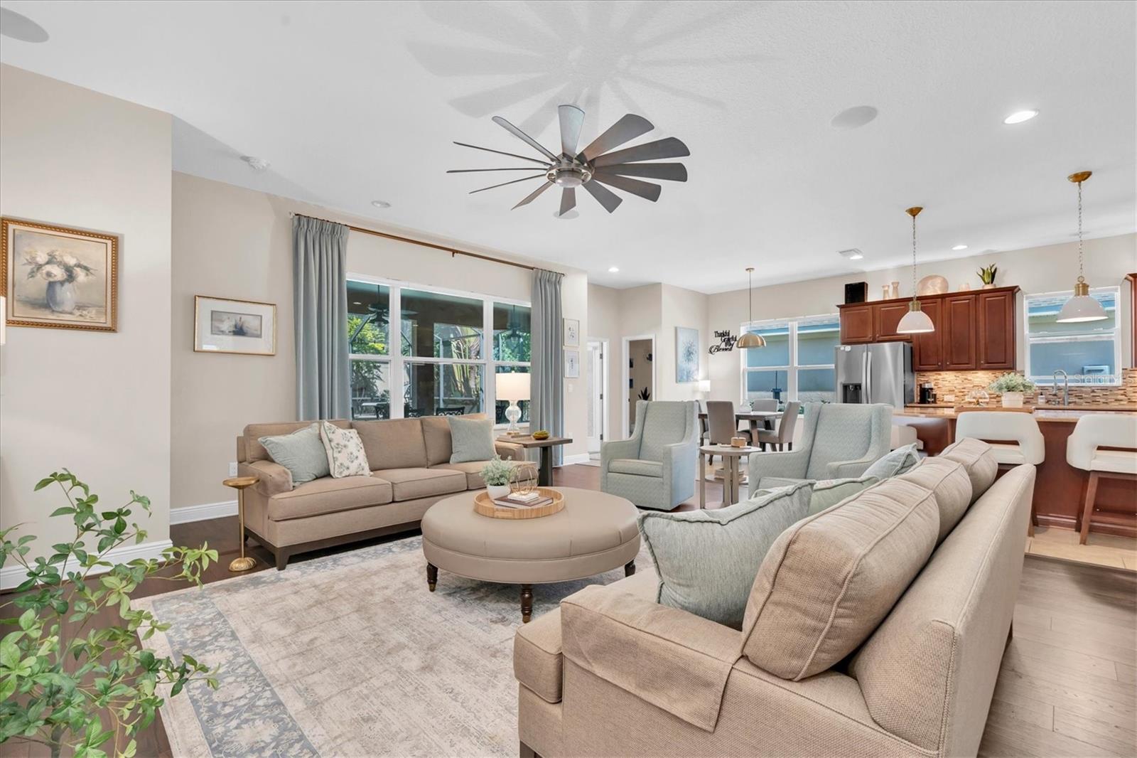 ROFESSIONALLY DESIGNED GREAT ROOM