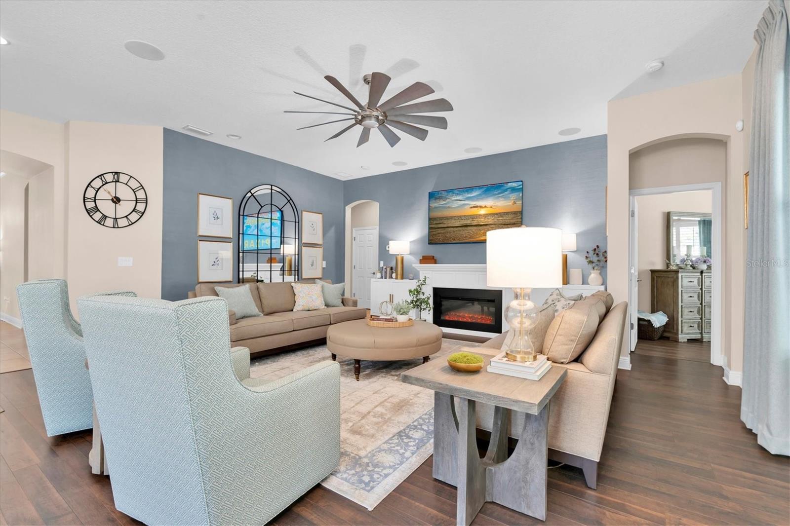 ROFESSIONALLY DESIGNED GREAT ROOM