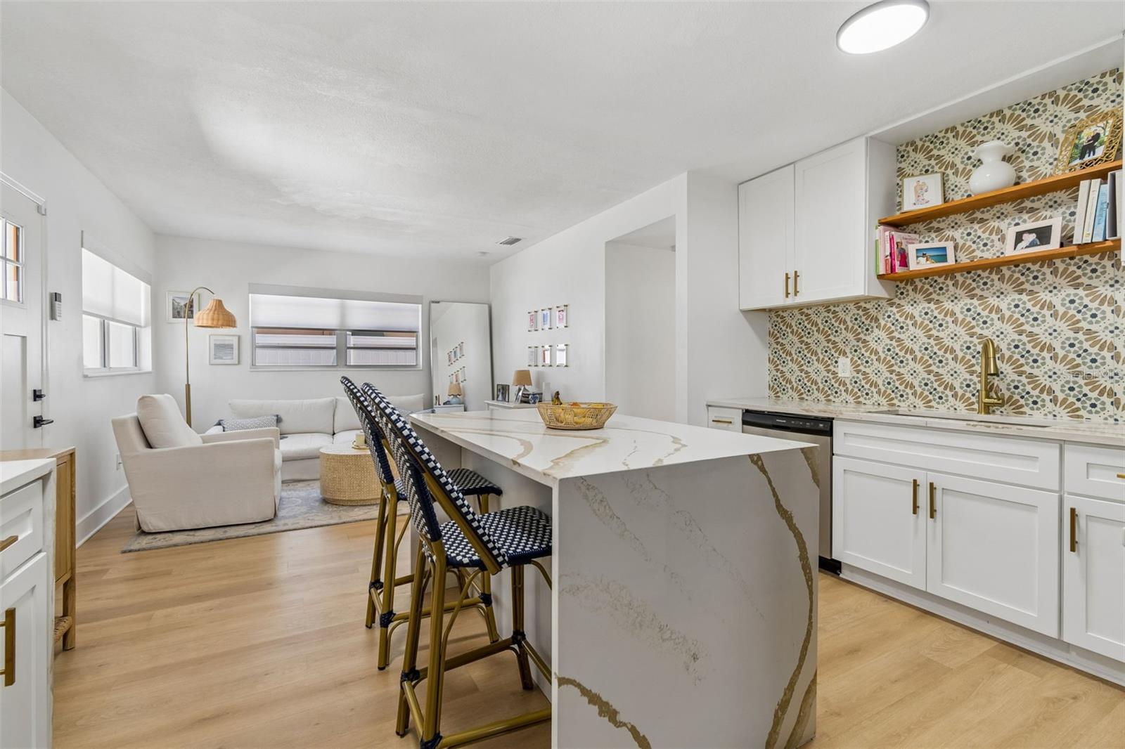 Kitchen w/Beautiful Island