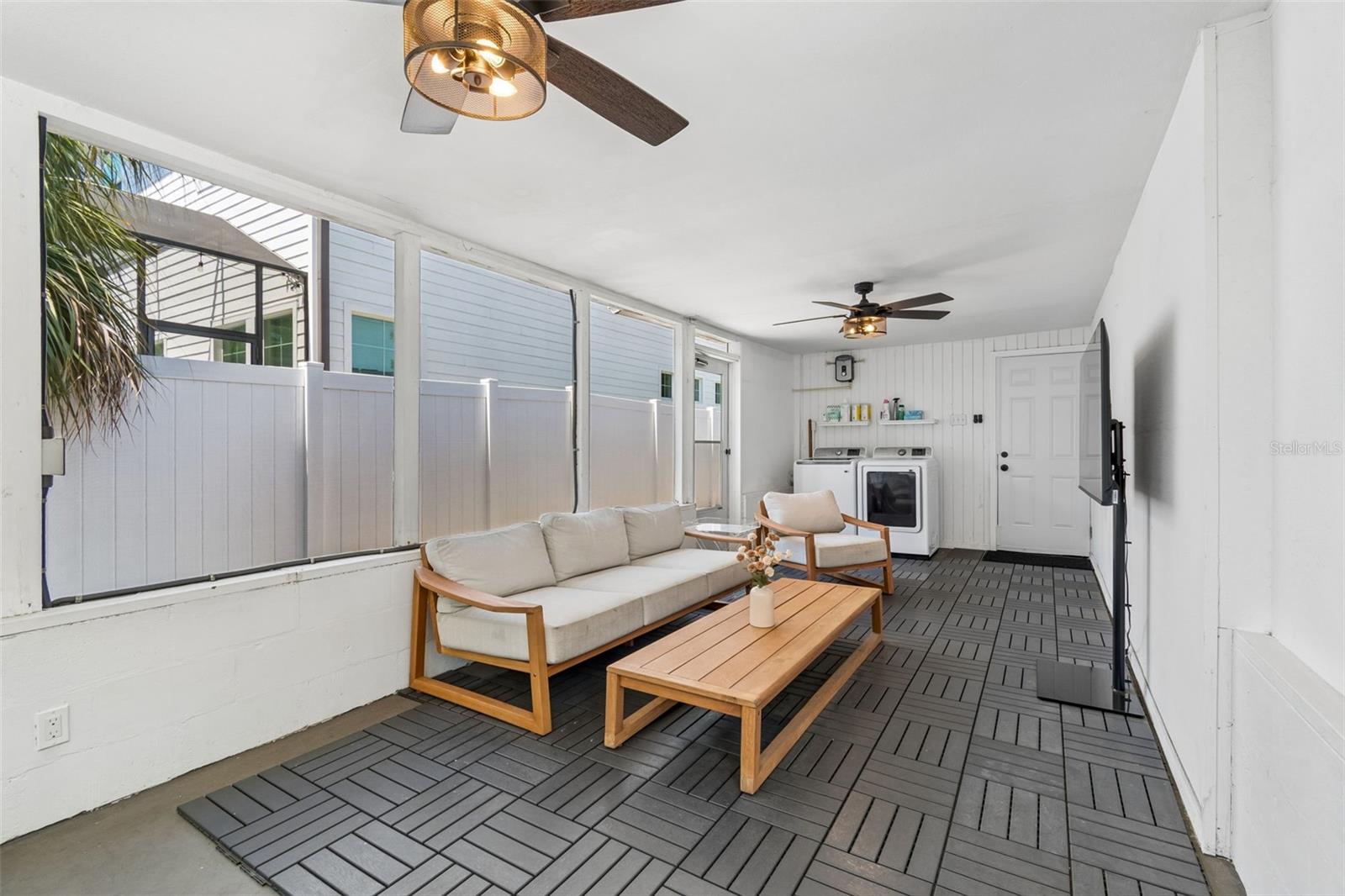 Covered/Screened Lanai (+Laundry Area)