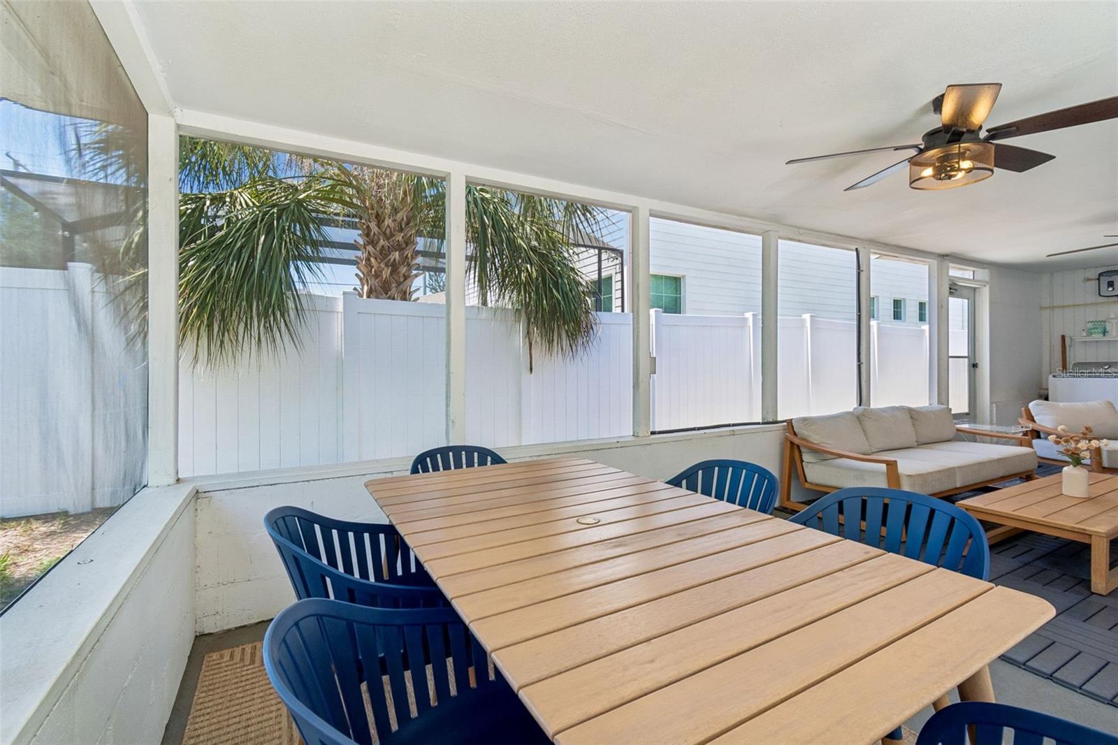 Eating Area on Lanai