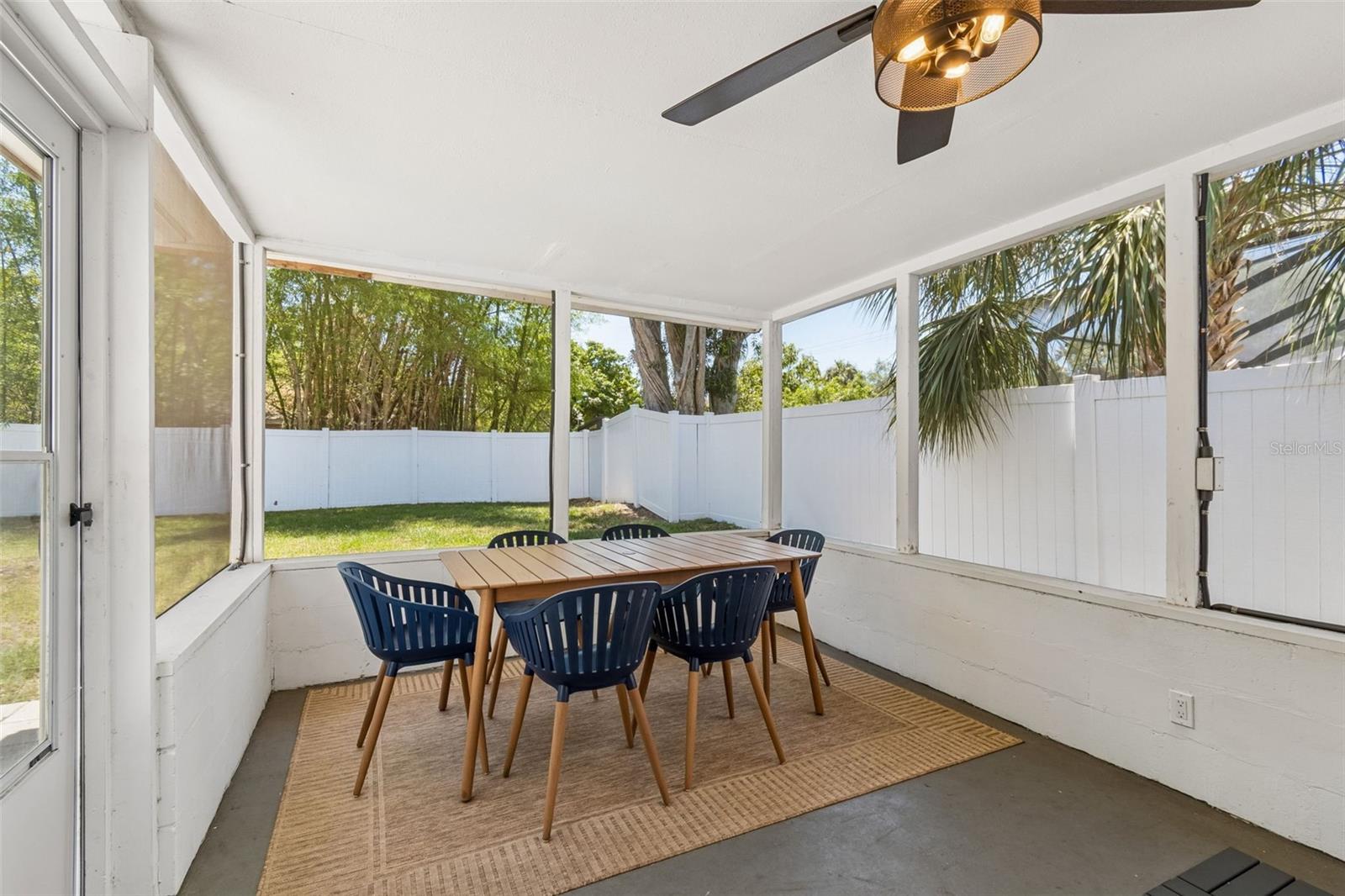 Eating Area on Lanai