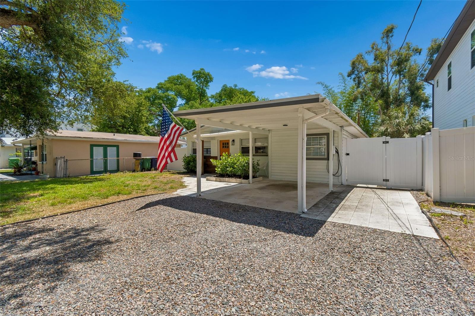 Front Exterior w/Gravel Driveway