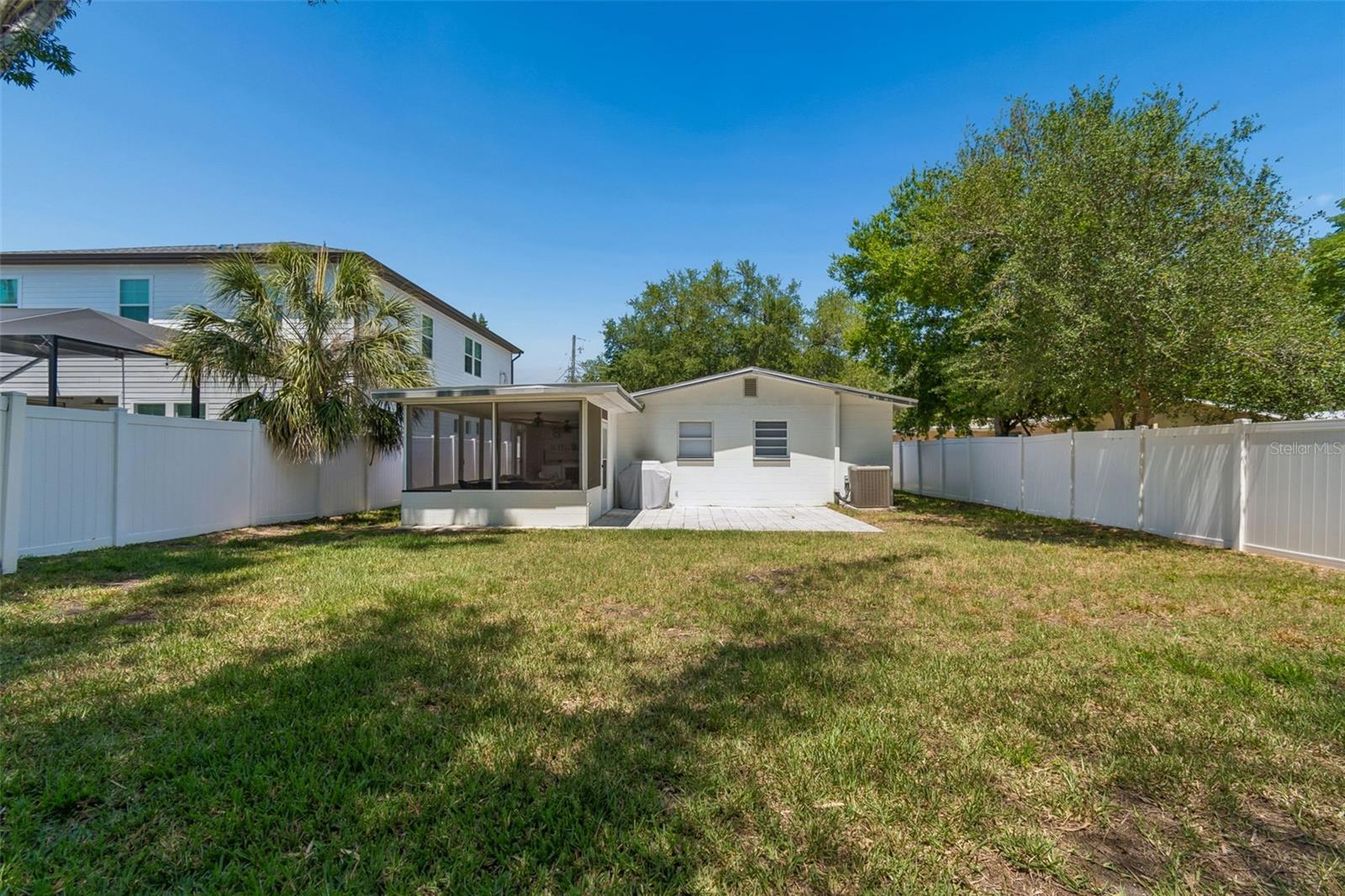 Huge Backyard w/Paver Patio