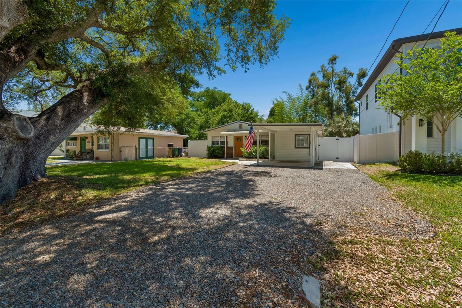 Front Exterior w/Gravel Driveway