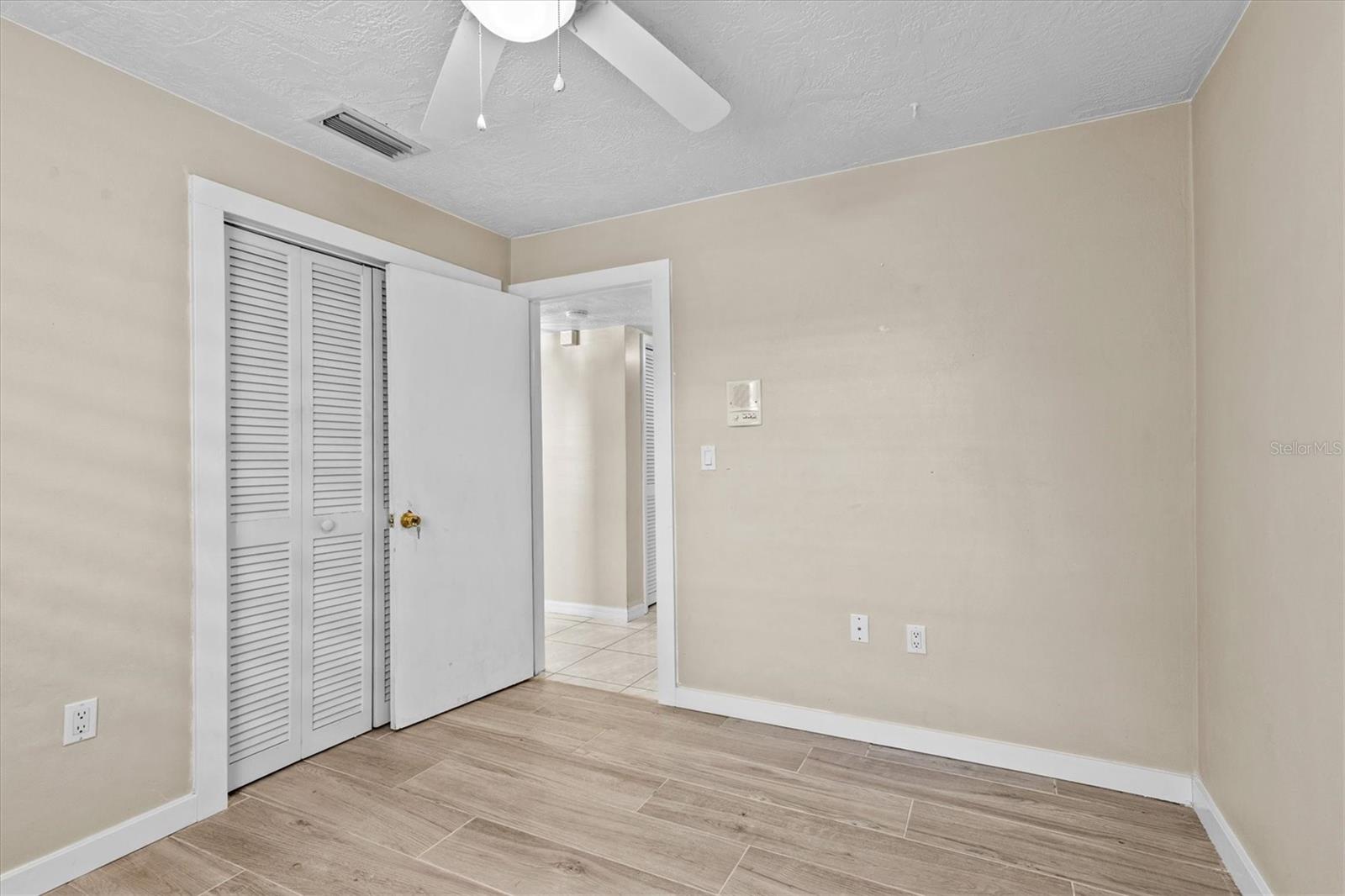 2nd bedroom area 10x9