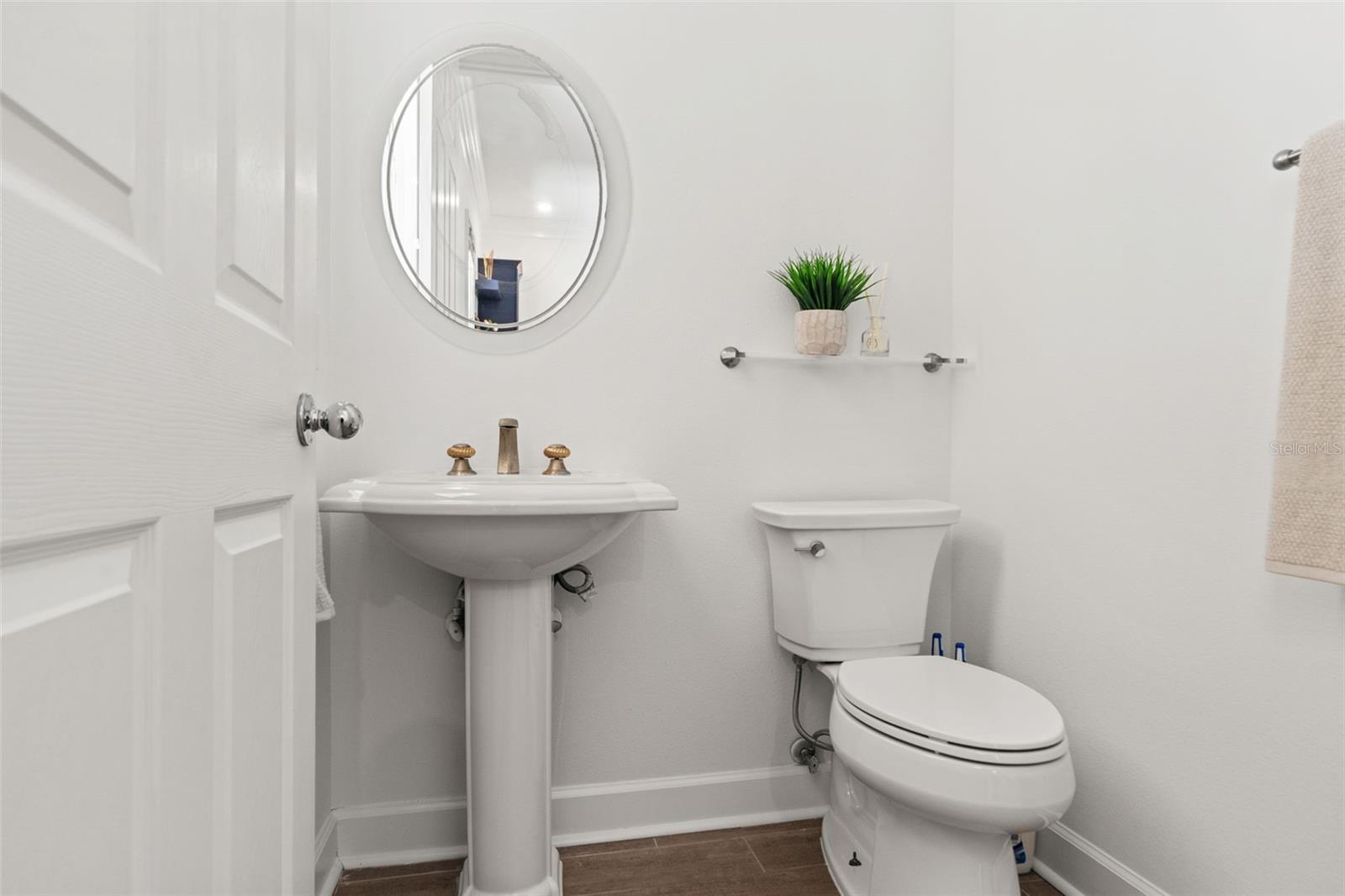 powder bath on same floor as kitchen & great room