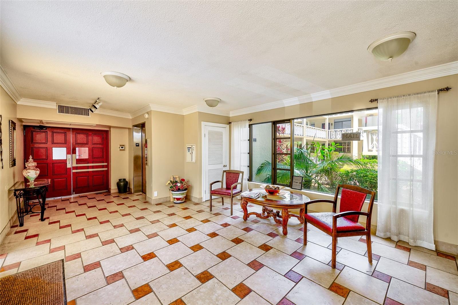 entry to the building w/elevator