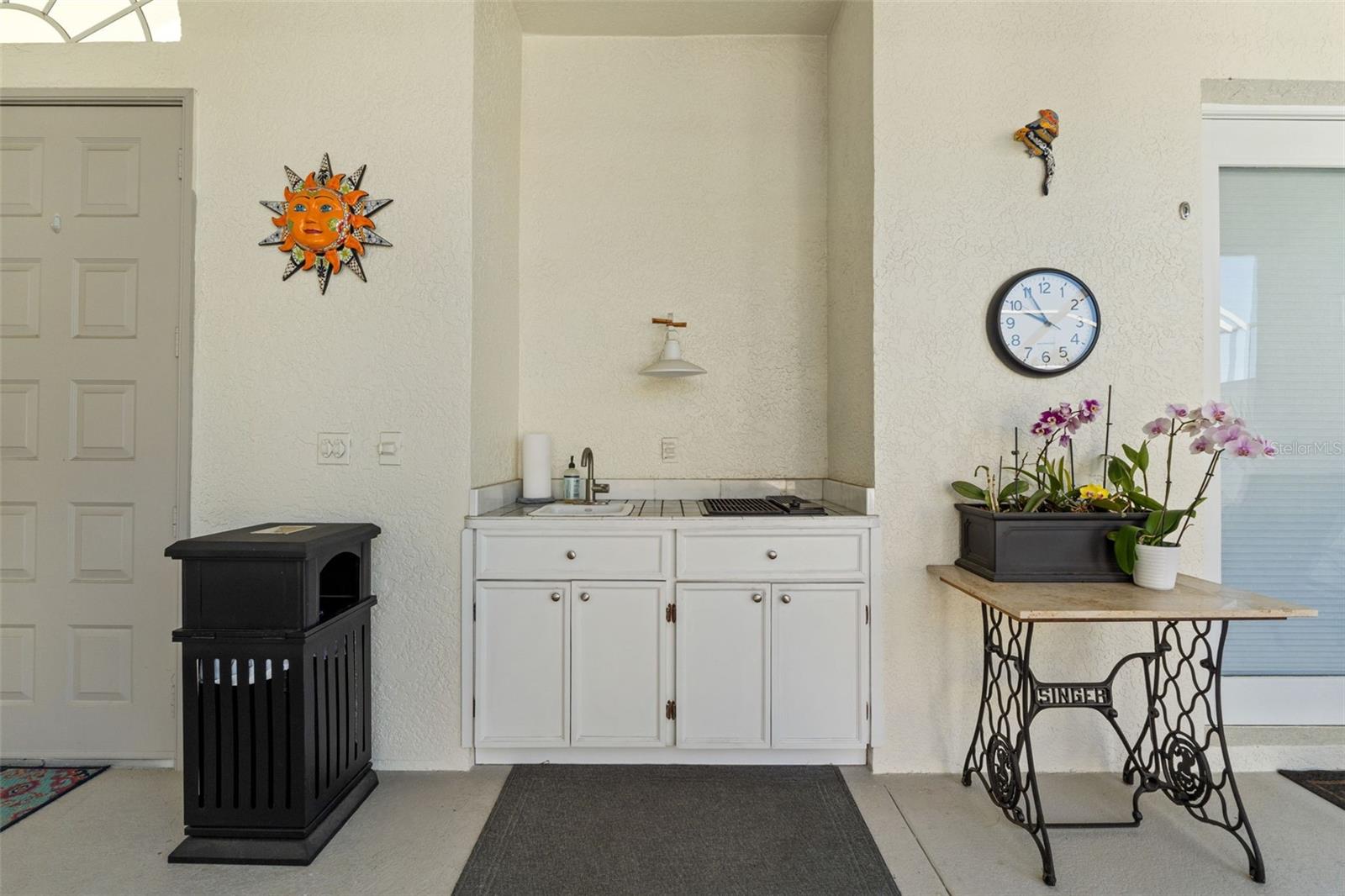 outdoor kitchen