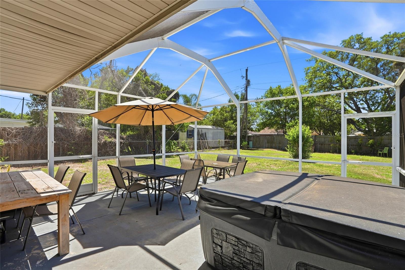 Patio w/ hot tub and patio furniture