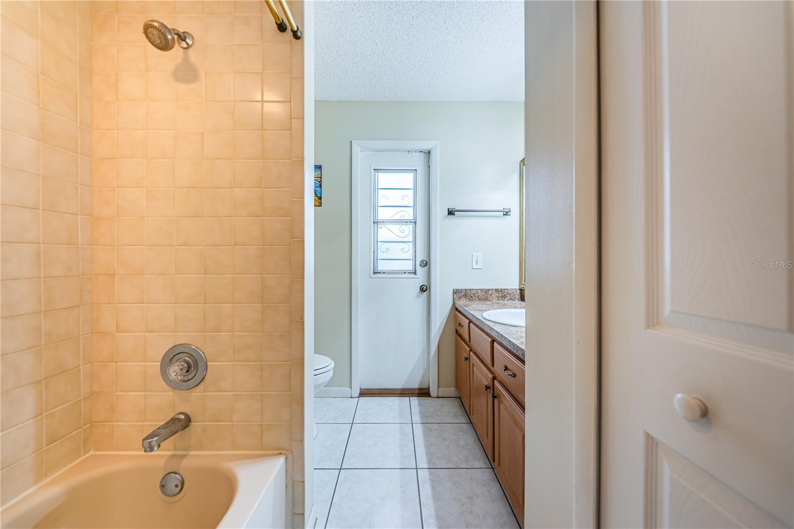 Hall bath/pool bath