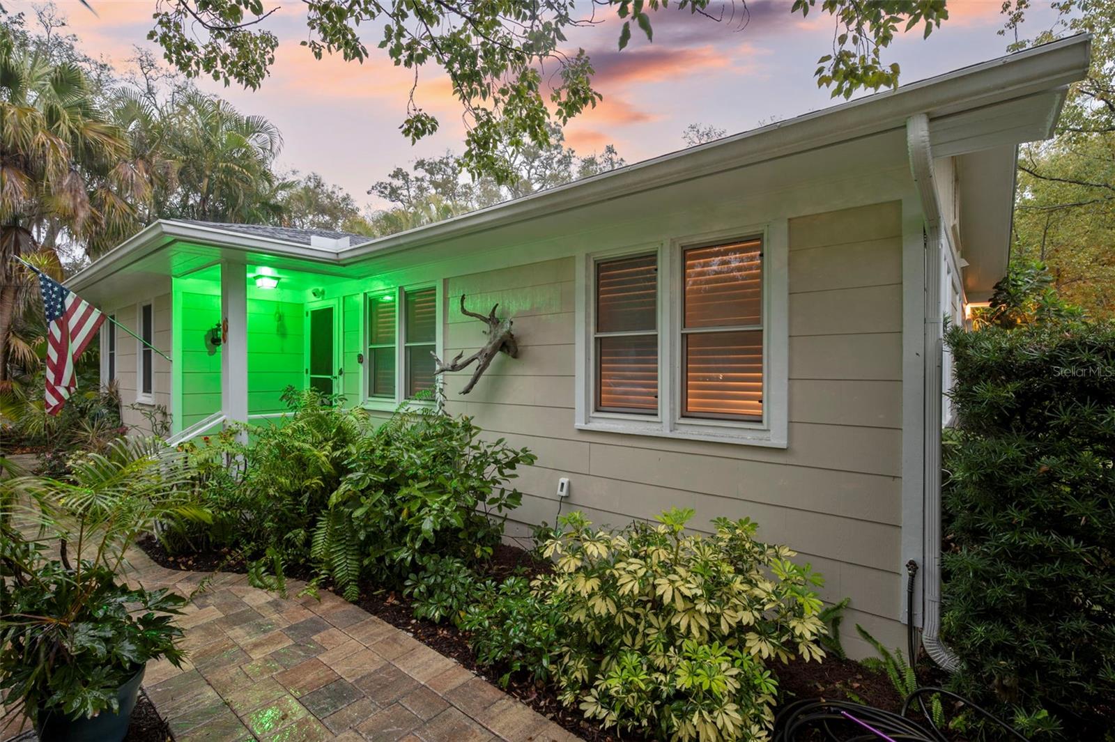 Frontview House from south