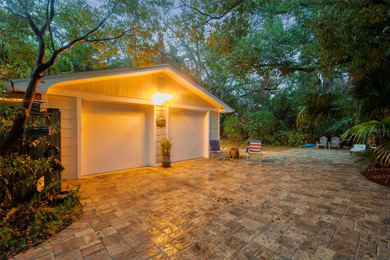 Garage Westview and Large Parking area for boat or RV