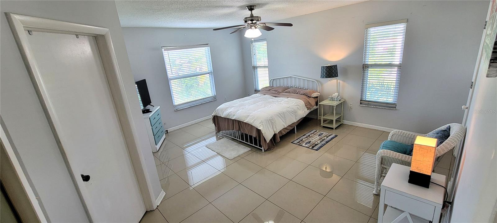 Primary Bedroom With Ensuite Bathroom And 2 Closets