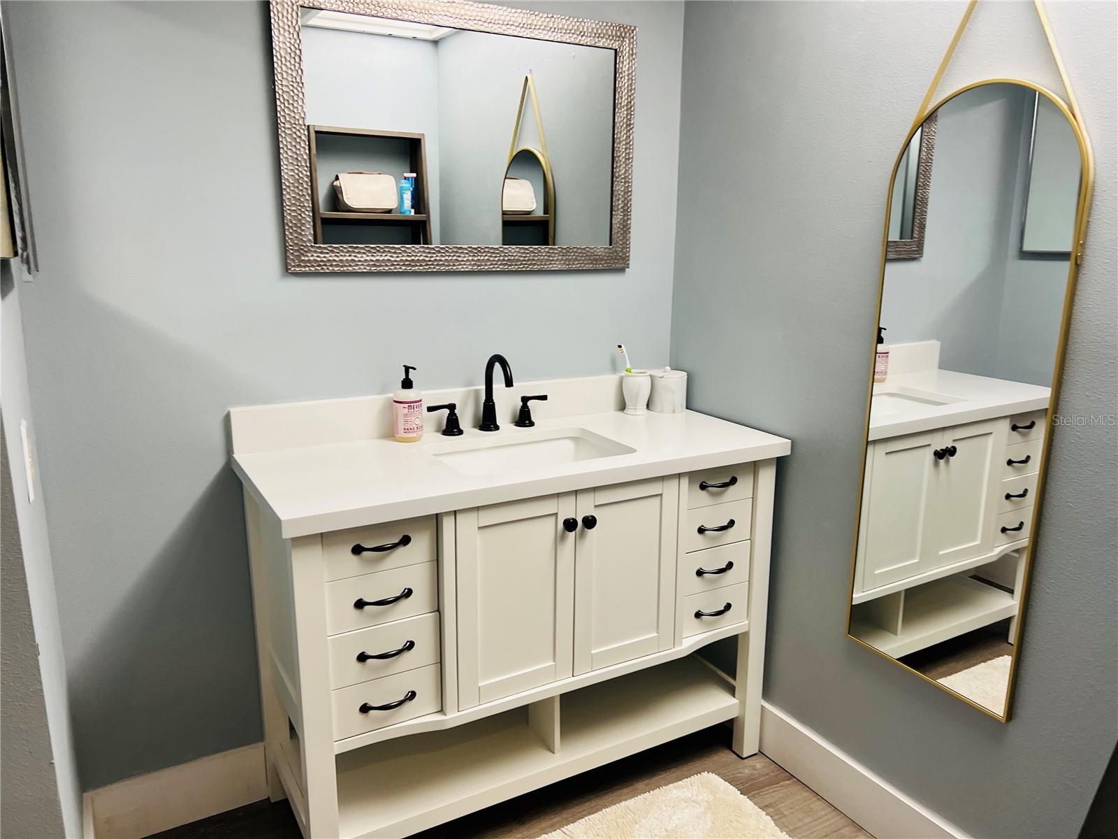 Primary En Suite bath