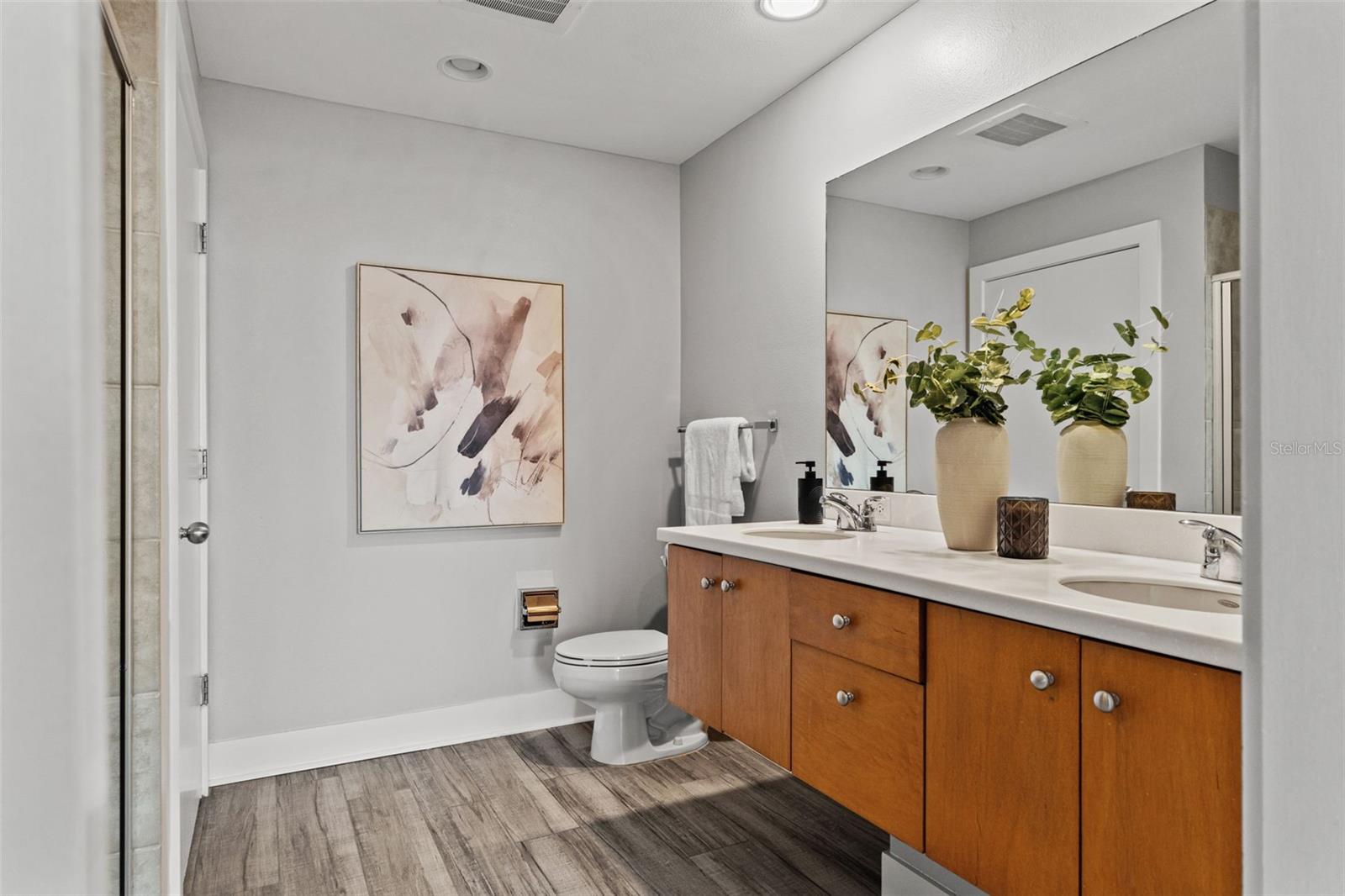 Dual sinks and modern floating vanity