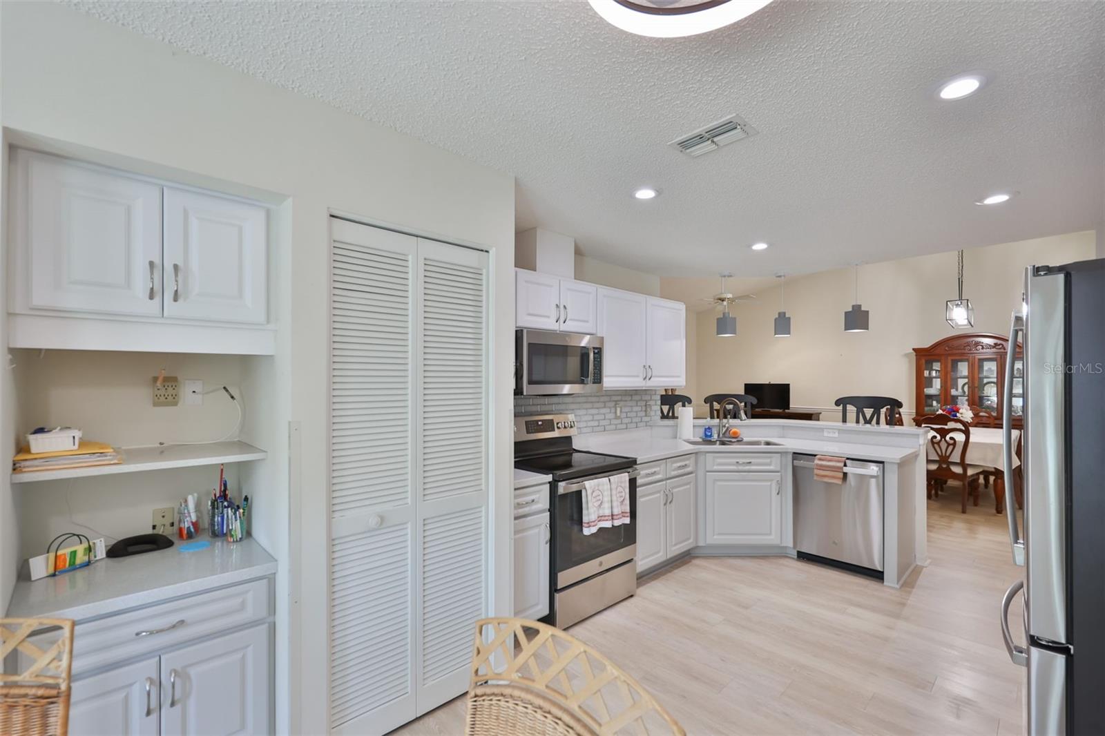 Dinette looking into the kitchen