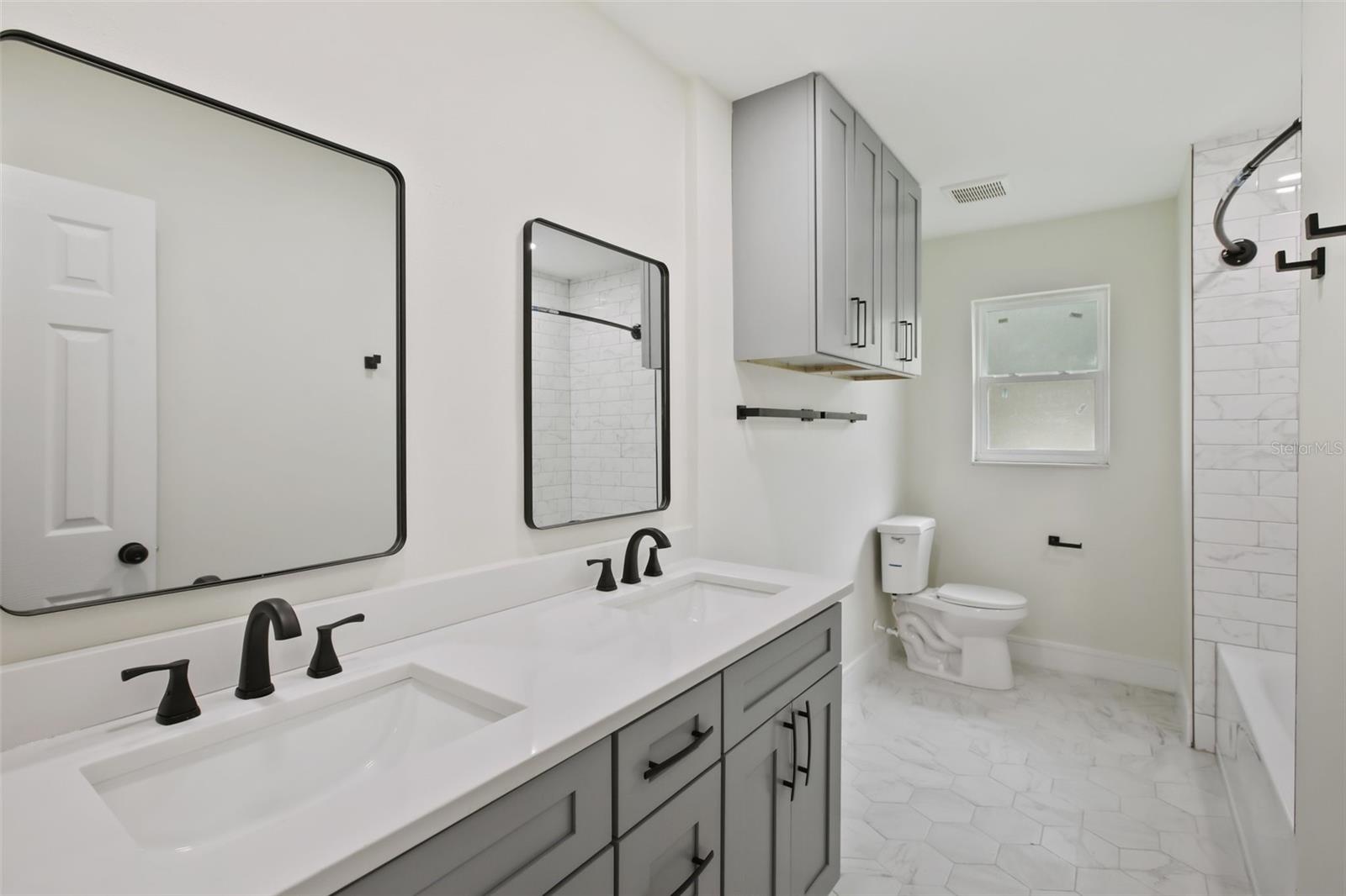 upstairs hall bathroom