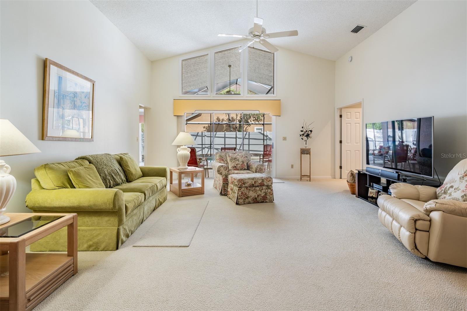 Large and open family room, ceiling fan.