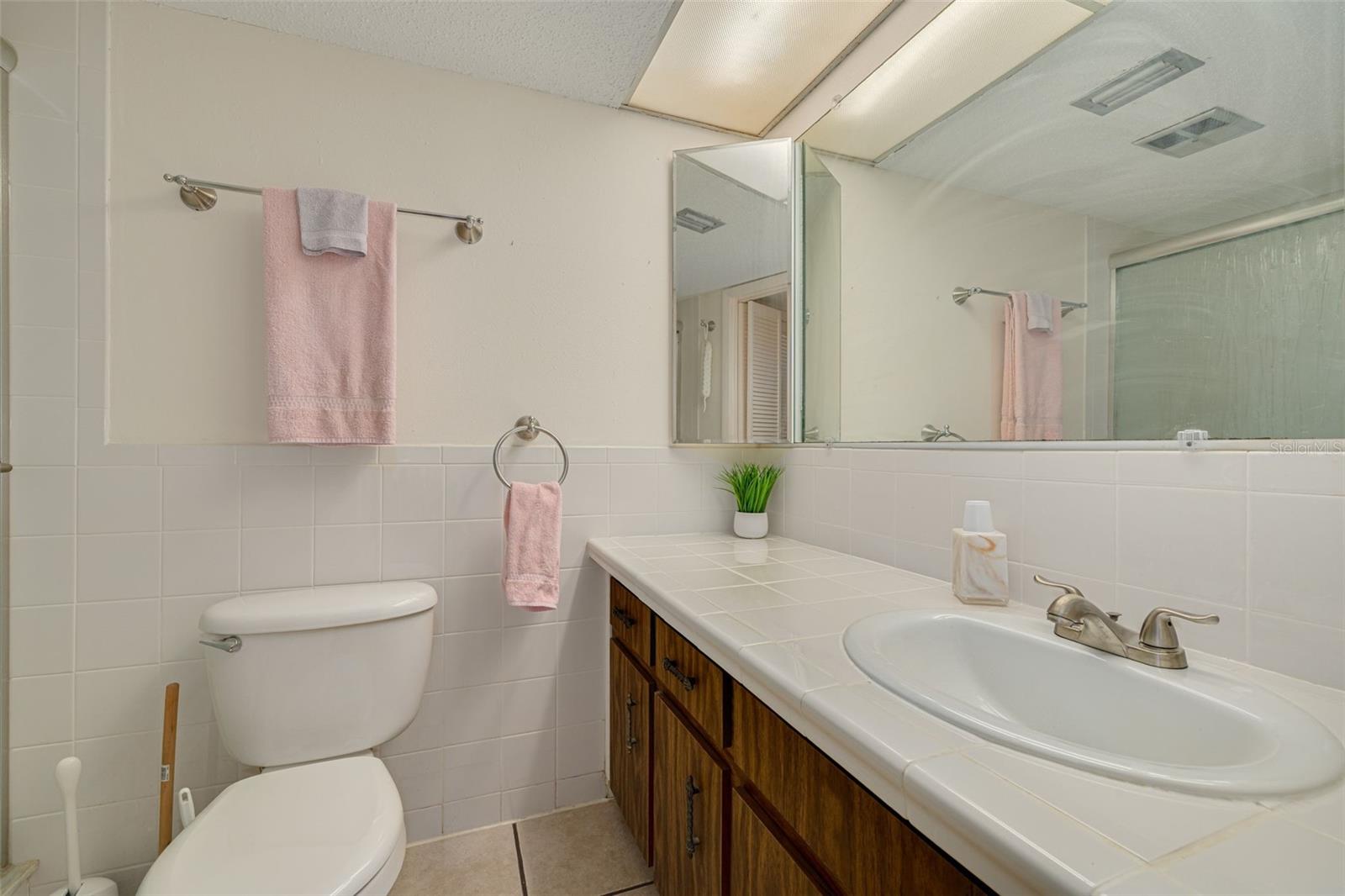 2nd floor bedroom with en-suite bathroom