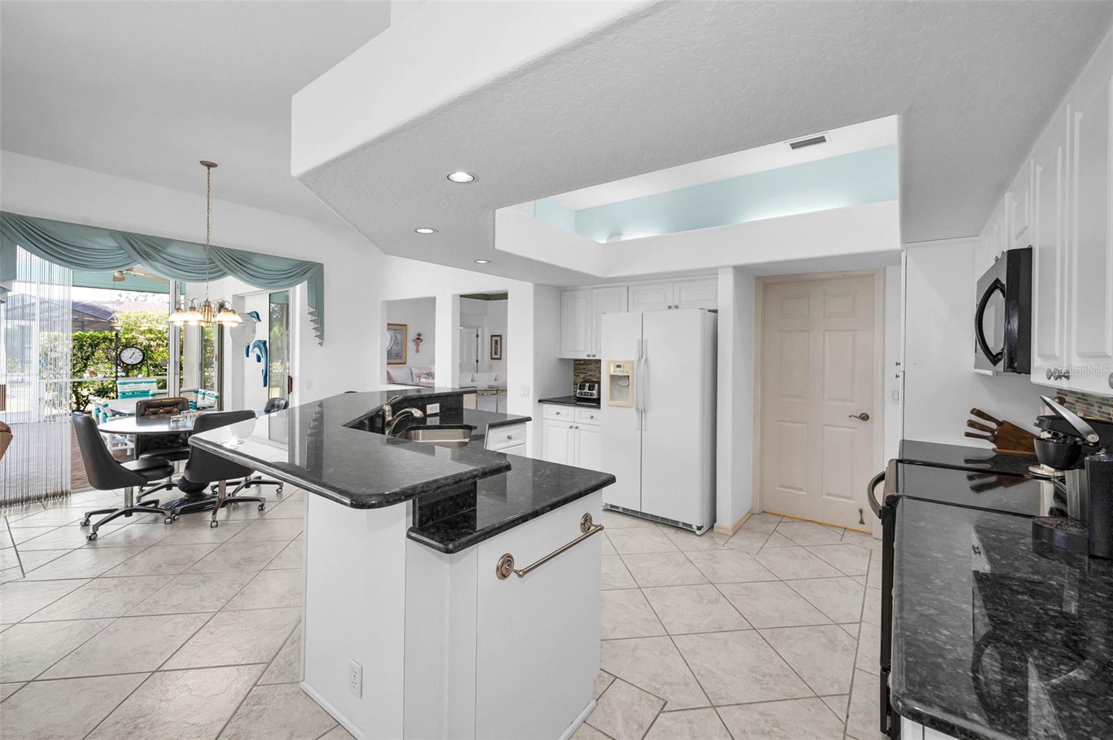 Kitchen/Breakfast Nook