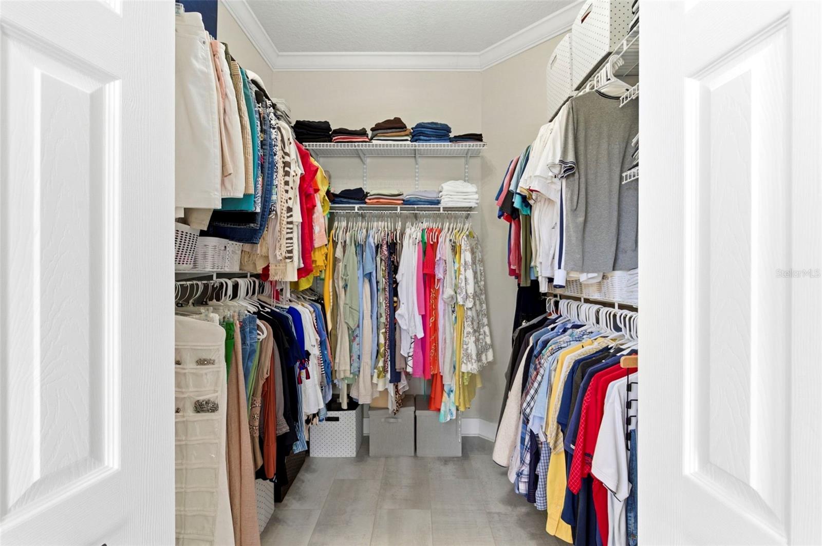 Master walk in closet to accomodate all of your belongings.