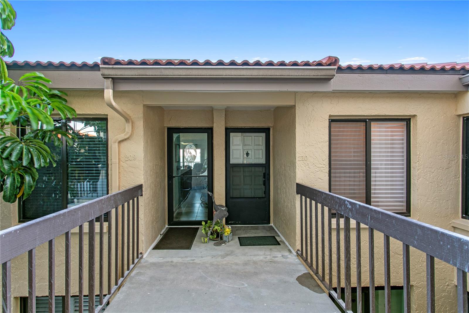 Entryway-.new exterior gemstone to be applied!