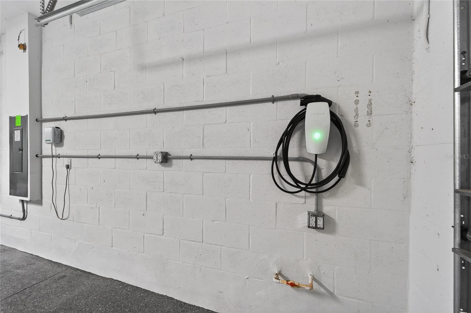 Charging station for electric car