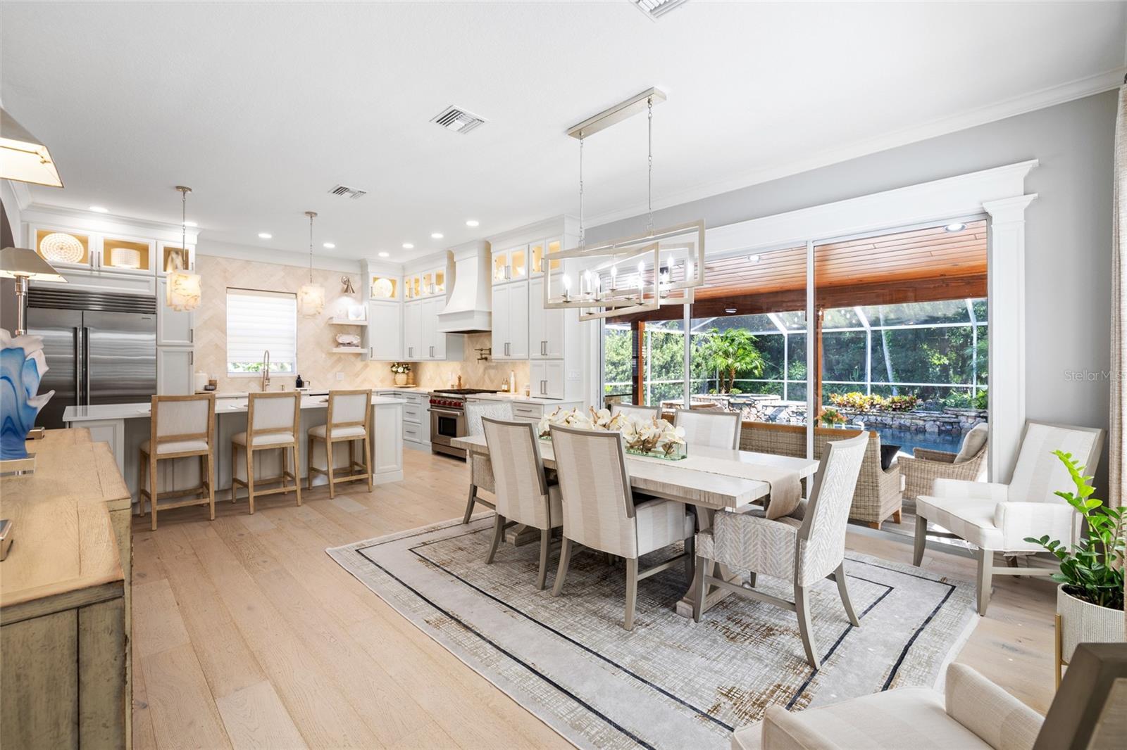 Kitchen & Dining Area