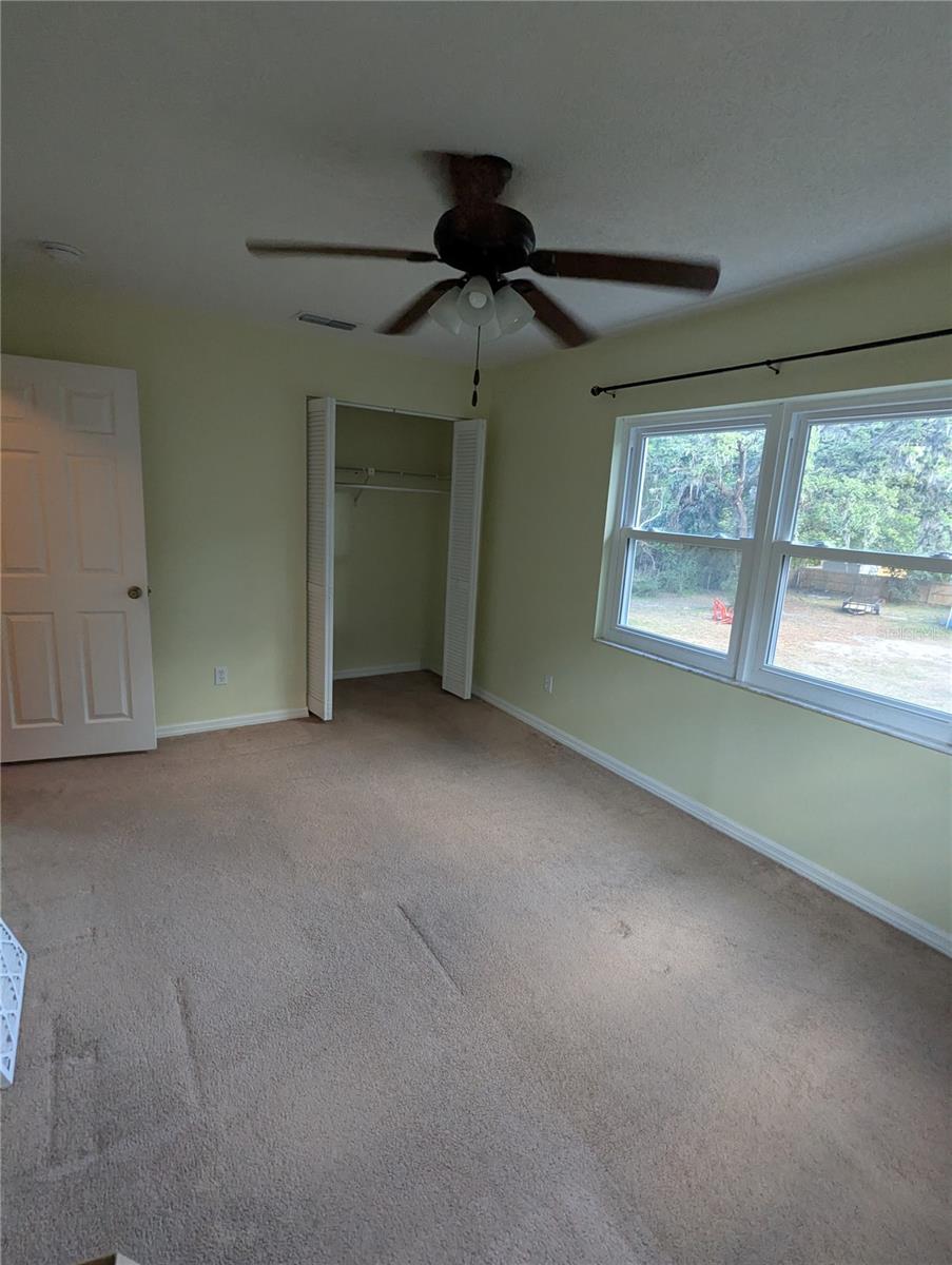 2nd bedroom showing closet
