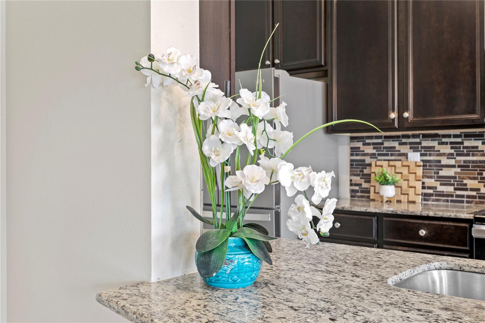 Thick granite counters in the kitchen