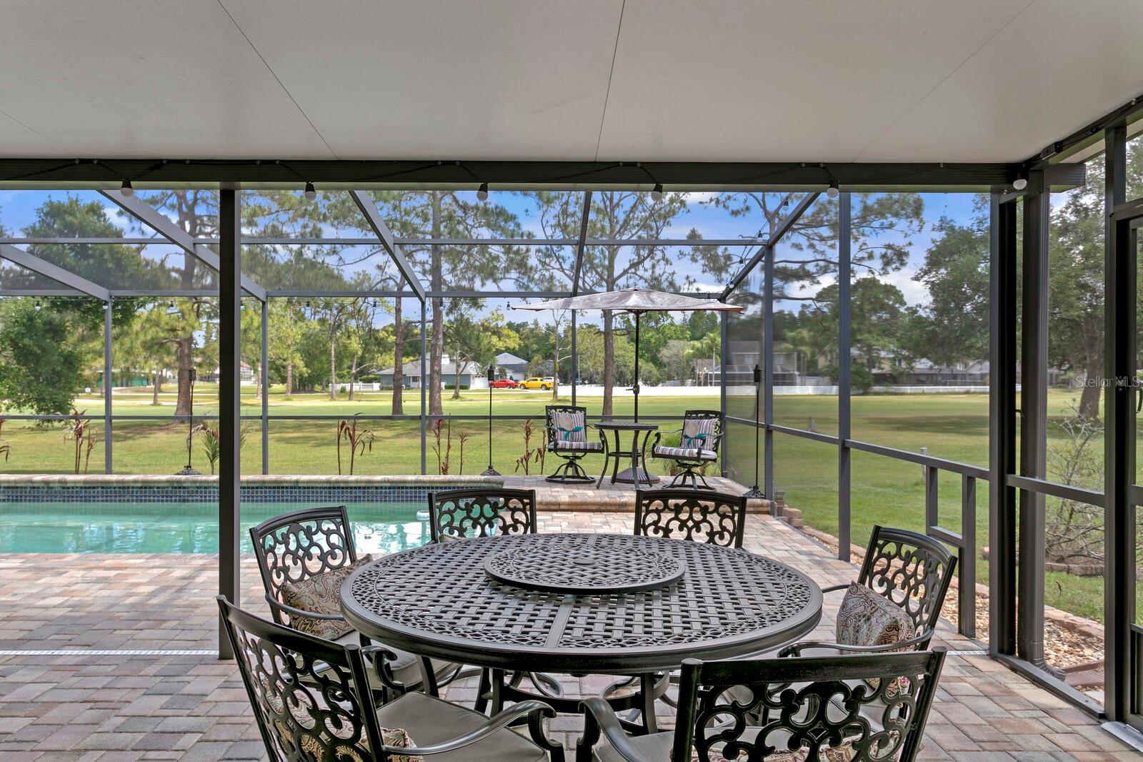 Outdoor dining options