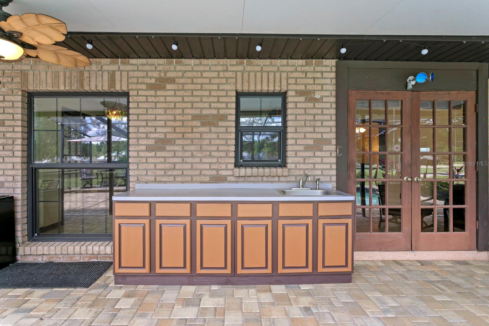 Outdoor cabinets & sink on your lanai