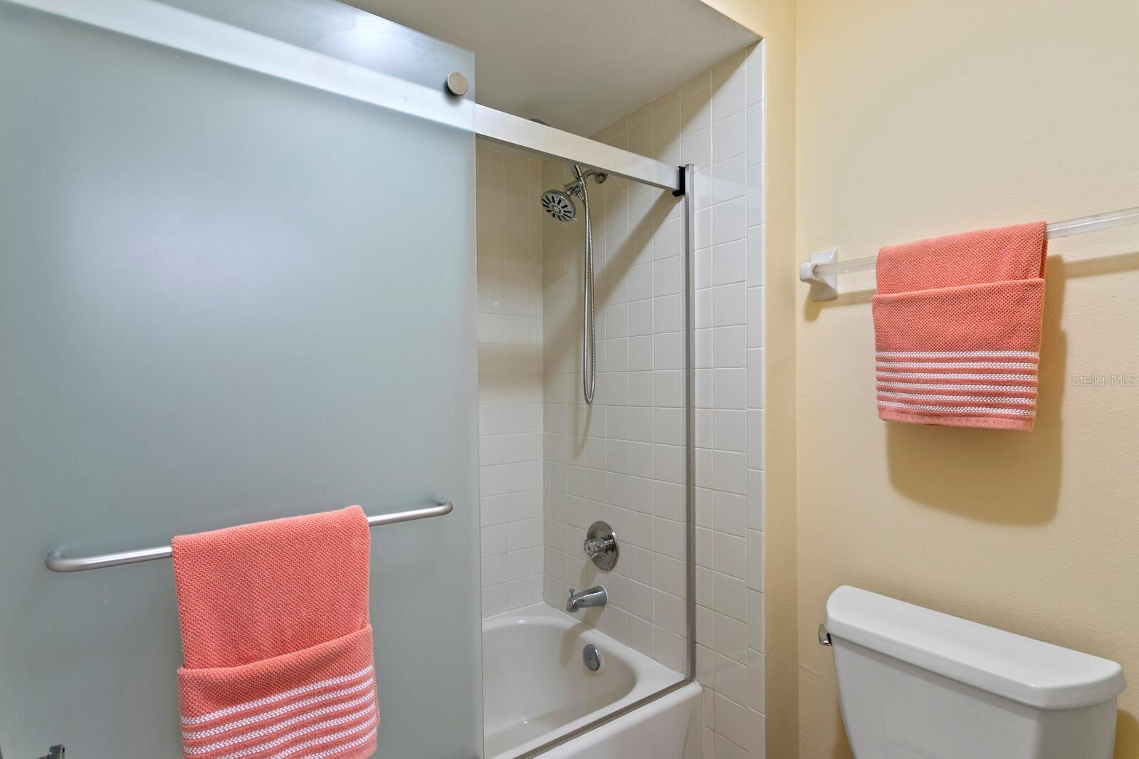 Separate tub/shower combo in Jack-N-Jill bath